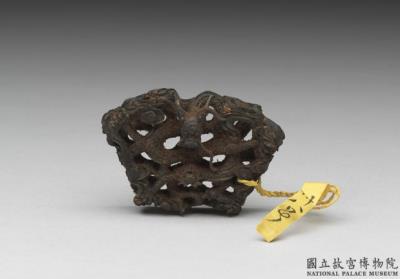 图片[2]-Carved agarwood buckle with cloud-and-dragon decoration, Qing dynasty (1644-1911)-China Archive